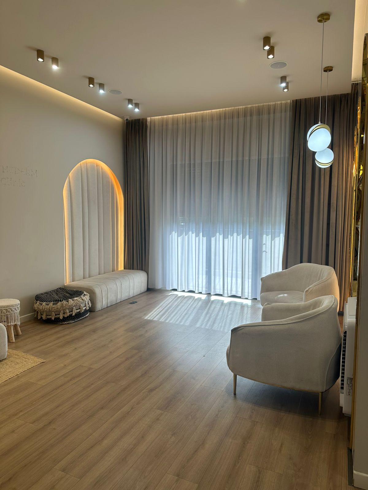 Area lounge Luce Dental con poltrone