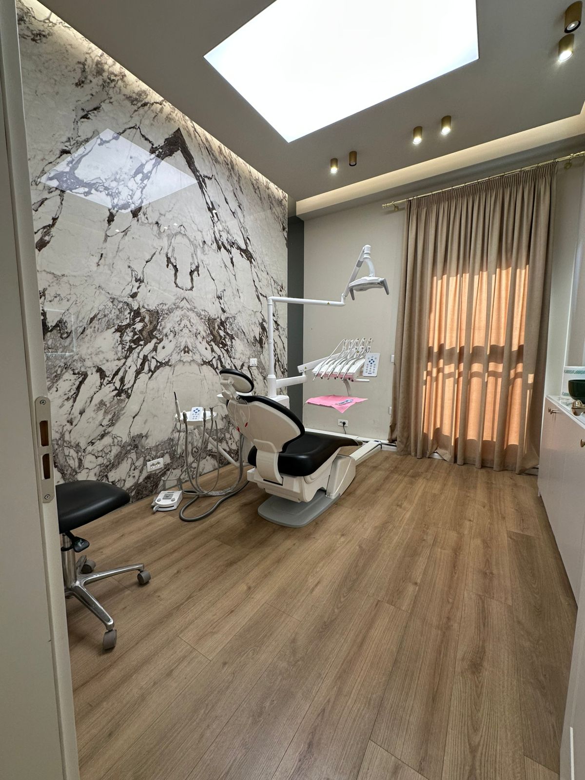 Sallë trajtimi Luce Dental